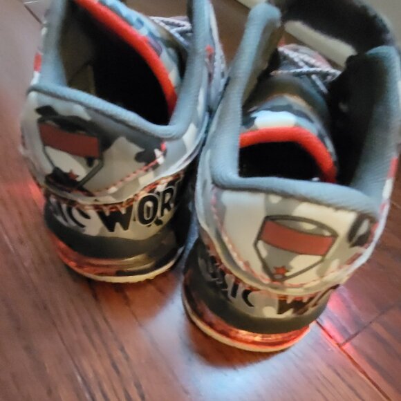 Jurassic World T-Rex Light Up Sneakers (Shoe Dept), Size 12 (kids) - Picture 5 of 7